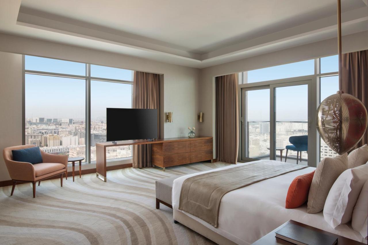 Abesq Doha Hotel And Residences, An Ihg Hotel Exterior foto A bedroom at the hotel